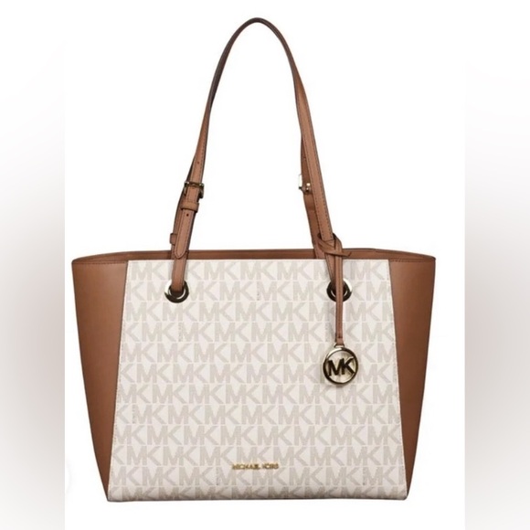 Michael Kors Handbags - MICHAEL KORS “WALSH” LEATHER VANILLA TOTE W/MK GOLD CHARM